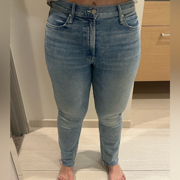 MOTHER Midrise Dazzler Ankle Fray in Reading by the Pool Wash - Picture 7 of 7